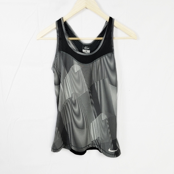 Women's Medium Nike Pro tank top - Picture 1 of 4